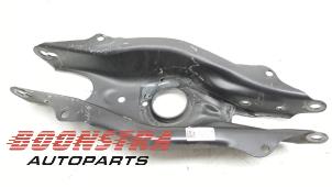 Gebruikte Draagarm links-achter Mercedes E (W213) E-200 EQ Boost 2.0 Turbo 16V Prijs € 24,95 Margeregeling aangeboden door Boonstra Autoparts