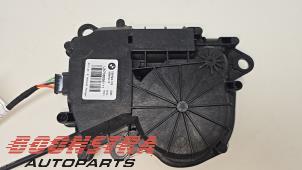 Gebruikte Sluithulpmotor achterklep BMW X3 (G01) xDrive 30e 2.0 TwinPower Turbo 16V Prijs € 68,95 Margeregeling aangeboden door Boonstra Autoparts