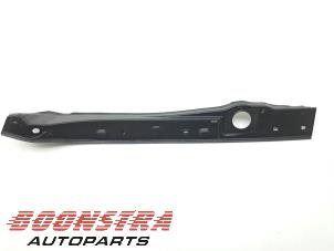 Gebruikte Afdekplaat diversen BMW i4 (G26) eDrive35 70 kWh Prijs € 30,19 Inclusief btw aangeboden door Boonstra Autoparts