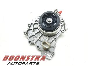 Gebruikte Waterpomp Porsche Cayenne III (9YA) 4.0 V8 Turbo S 32V E-Hybrid Prijs € 194,95 Margeregeling aangeboden door Boonstra Autoparts