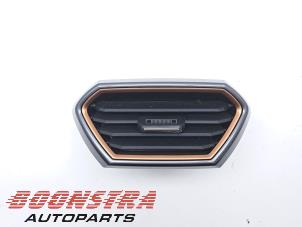 Gebruikte Luchtrooster Dashboard Cupra Formentor 1.4 e-Hybrid VZ 16V Prijs € 24,95 Margeregeling aangeboden door Boonstra Autoparts