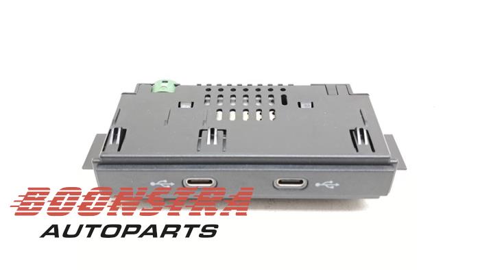 Gebruikte USB module Cupra Formentor 1.4 e-Hybrid VZ 16V Prijs € 24,95 Margeregeling aangeboden door Boonstra Autoparts