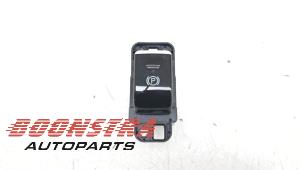 Gebruikte Handrem schakelaar Alfa Romeo Stelvio (949) 2.0 T 16V Q4 Prijs € 24,95 Margeregeling aangeboden door Boonstra Autoparts