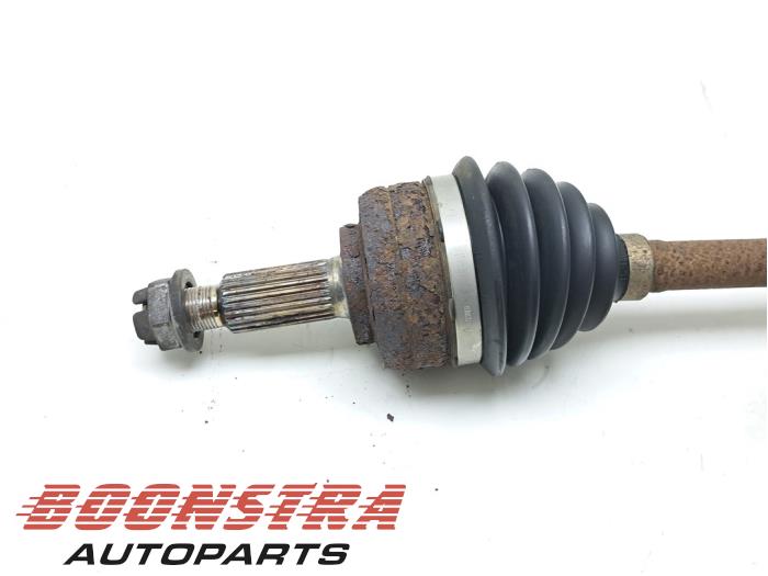 Aandrijfas links-voor van een Dacia Dokker Express (8S) 1.5 dCi 90 2019