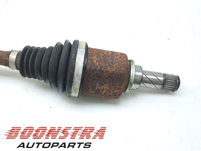 Aandrijfas links-voor van een Dacia Dokker Express (8S) 1.5 dCi 90 2019