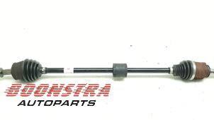 Gebruikte Aandrijfas rechts-voor Opel Corsa E 1.4 16V Prijs € 24,95 Margeregeling aangeboden door Boonstra Autoparts