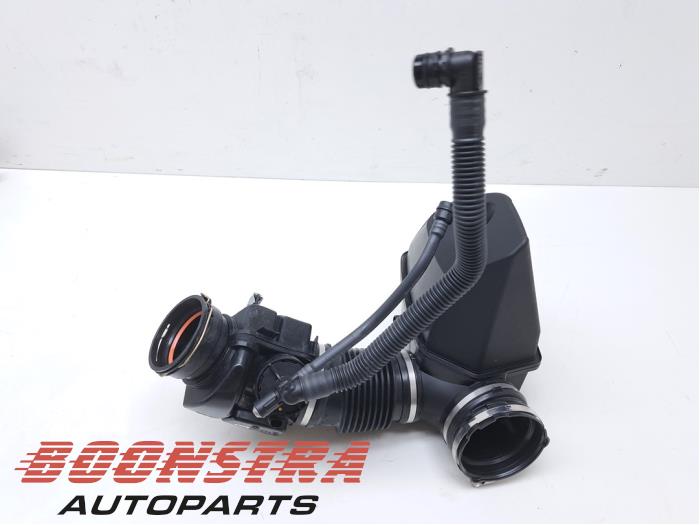 Gebruikte Luchtfilterhuis BMW 5 serie Touring (G61) 530e 2.0 TwinPower Turbo 16V Prijs € 106,42 Inclusief btw aangeboden door Boonstra Autoparts