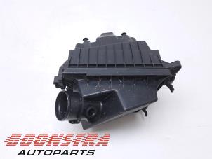 Gebruikte Luchtfilterhuis Ford Fiesta 7 1.0 EcoBoost 12V 100 Prijs € 79,95 Margeregeling aangeboden door Boonstra Autoparts