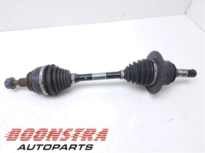 Aandrijfas links-voor van een Mercedes-AMG ML III AMG (166) 5.5 ML-63 AMG V8 32V Biturbo 2013