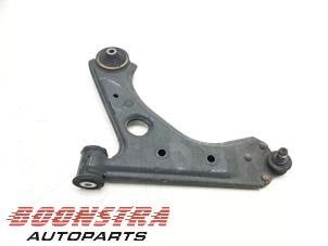 Gebruikte Draagarm links-voor Opel Corsa E 1.0 SIDI Turbo 12V Prijs € 24,95 Margeregeling aangeboden door Boonstra Autoparts