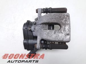 Gebruikte Remklauw (Tang) rechts-achter Renault Scénic IV (RFAJ) 1.2 TCE 130 16V Prijs € 69,95 Margeregeling aangeboden door Boonstra Autoparts