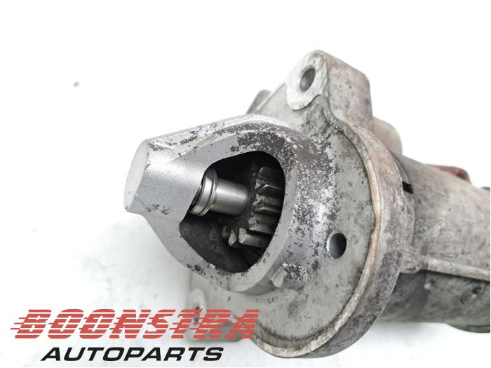 Startmotor van een Ford Transit Courier 1.5 TDCi 75 2021