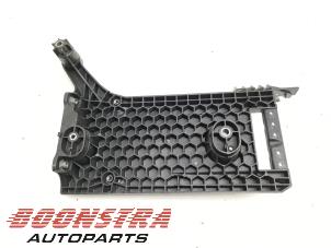 Gebruikte Accubak Volkswagen Passat Variant (3G5) 1.4 GTE 16V Prijs € 24,95 Margeregeling aangeboden door Boonstra Autoparts