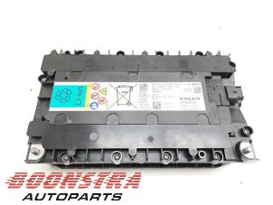 Gebruikte Accu Volvo XC40 (XZ) 2.0 B4 16V Mild Hybrid Autom. Prijs € 399,95 Margeregeling aangeboden door Boonstra Autoparts