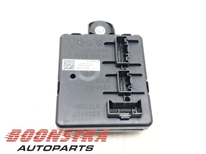 Gebruikte Deur module Tesla Model 3 Long Range, Performance AWD Prijs € 128,95 Margeregeling aangeboden door Boonstra Autoparts