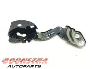 Gebruikte Motorkap Scharnier Tesla Model 3 Long Range, Performance AWD Prijs € 49,95 Margeregeling aangeboden door Boonstra Autoparts