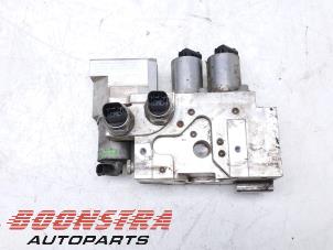 Gebruikte Kleppenblok hydraulisch Mercedes ML III AMG (166) 5.5 ML-63 AMG V8 32V Biturbo Prijs € 274,95 Margeregeling aangeboden door Boonstra Autoparts