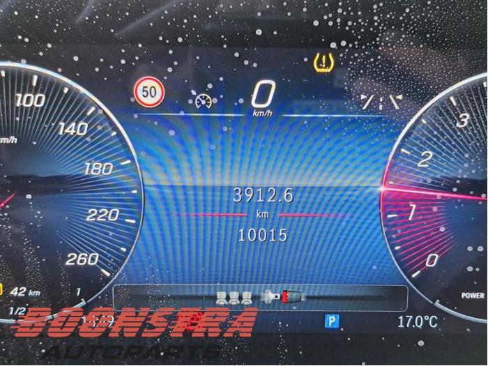 Versnellingsbak van een Mercedes-Benz A Limousine (177.1) 1.3 A-180 Turbo Mild Hybrid 2024