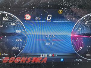 Versnellingsbak van een Mercedes-Benz A Limousine (177.1) 1.3 A-180 Turbo Mild Hybrid 2024