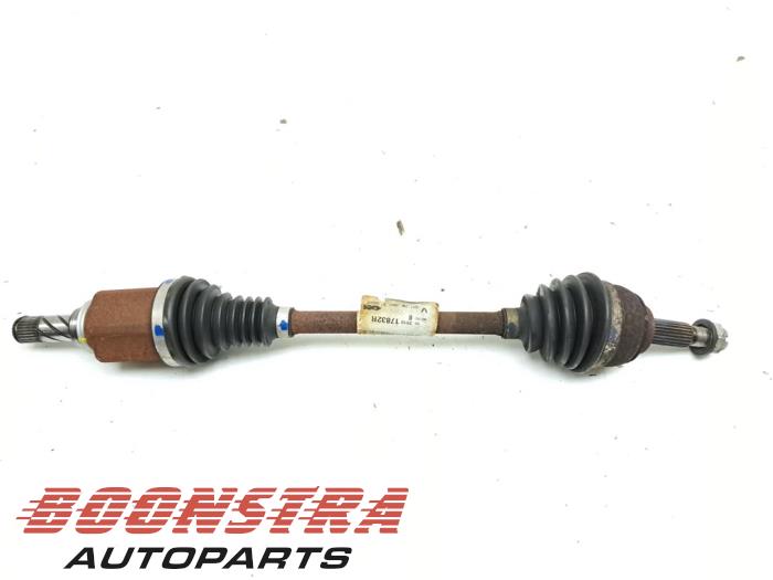 Gebruikte Aandrijfas links-voor Dacia Sandero II 0.9 TCE 12V LPG Prijs € 24,95 Margeregeling aangeboden door Boonstra Autoparts