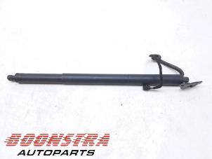 Gebruikte Kofferdekseldemper links-achter Volkswagen Passat Variant (3G5) 1.4 TSI GTE 16V Prijs € 74,95 Margeregeling aangeboden door Boonstra Autoparts