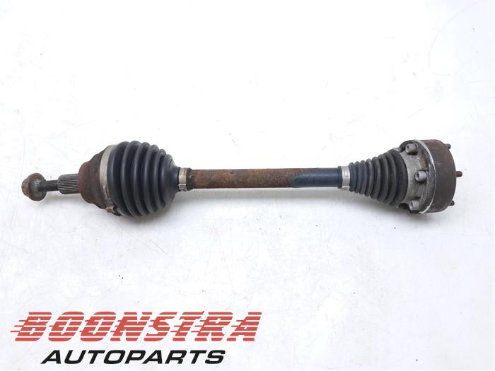 Gebruikte Aandrijfas links-voor Skoda Octavia (5EAA) 1.6 TDI GreenTec 16V Prijs € 24,95 Margeregeling aangeboden door Boonstra Autoparts