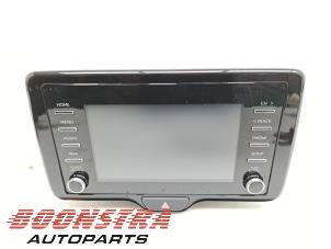 Gebruikte Radio Toyota Yaris IV (P21/PA1/PH1) 1.5 12V Hybrid 115 Prijs € 699,95 Margeregeling aangeboden door Boonstra Autoparts
