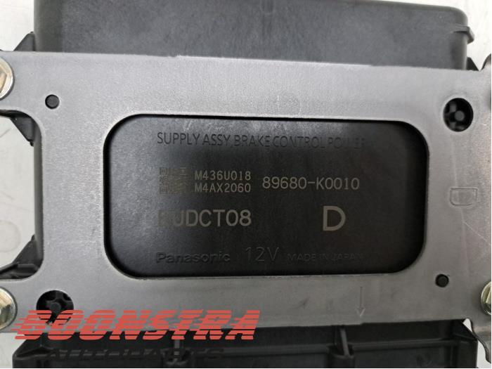 ABS Computer van een Toyota Yaris IV (P21/PA1/PH1) 1.5 12V Hybrid 115 2021