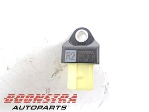 Gebruikte Airbag Sensor Toyota Yaris IV (P21/PA1/PH1) 1.5 12V Hybrid 115 Prijs € 24,95 Margeregeling aangeboden door Boonstra Autoparts