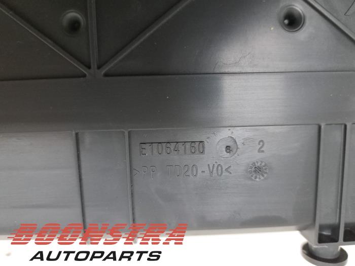 Computer Body Control van een Citroën C4 Cactus (0B/0P) 1.2 PureTech 82 12V 2017