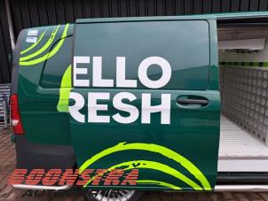 Gebruikte Schuifdeur rechts Mercedes eVito Tourer (447.7) 41 kWh Prijs € 695,00 Inclusief btw aangeboden door Boonstra Autoparts