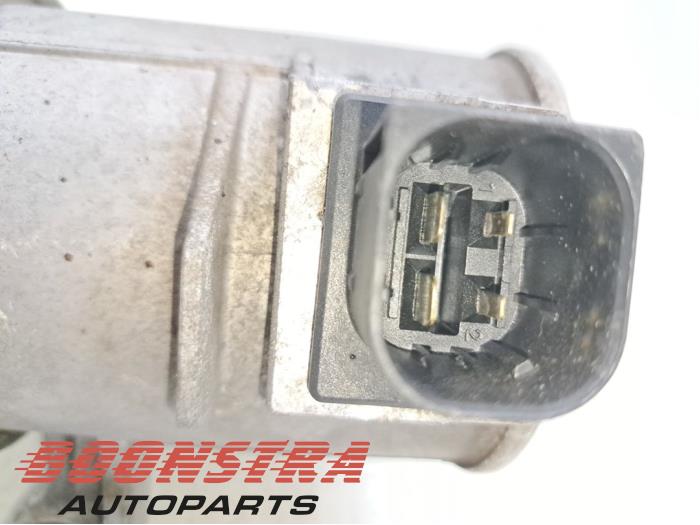 Waterpomp van een Mercedes-Benz GLC (X253) 2.0 260 16V 4-Matic 2016