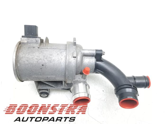 Waterpomp van een Mercedes-Benz GLC (X253) 2.0 260 16V 4-Matic 2016