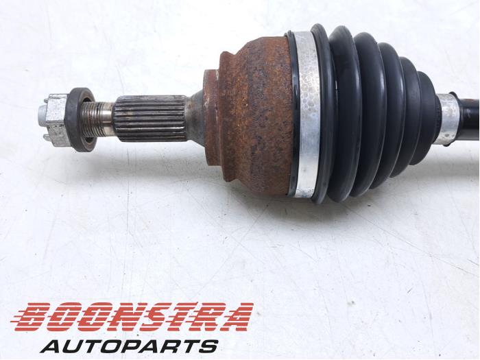 Aandrijfas links-voor van een Opel Grandland (X) 1.6 Turbo 16V Hybrid 2023