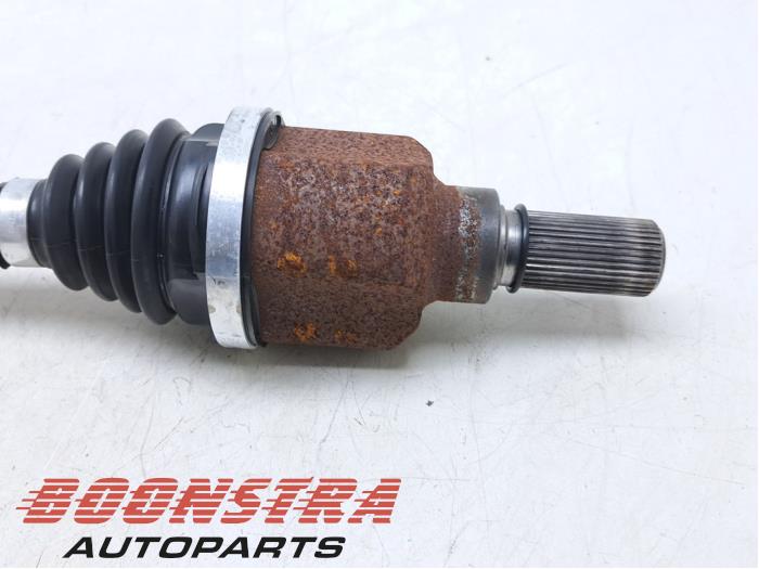 Aandrijfas links-voor van een Opel Grandland (X) 1.6 Turbo 16V Hybrid 2023