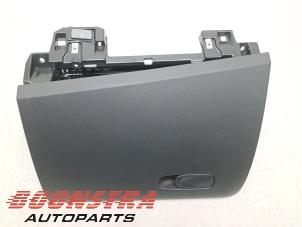 Gebruikte Dashboardkastje Volvo V60 II (ZW) 2.0 T6 16V Twin Engine Prijs € 49,95 Margeregeling aangeboden door Boonstra Autoparts