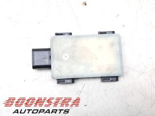 Gebruikte Dode hoek sensor Kia Niro II (SG2) 1.6 GDI Hybrid Prijs € 148,72 Margeregeling aangeboden door Boonstra Autoparts