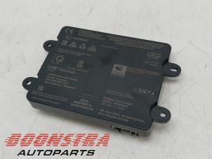 Gebruikte Draadloze oplader Opel Grandland (X) 1.6 Turbo 16V Hybrid Prijs € 74,95 Margeregeling aangeboden door Boonstra Autoparts