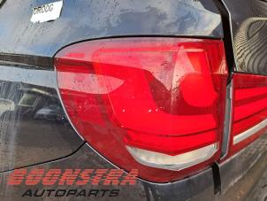 Gebruikte Achterlicht links BMW X5 (F15) M50d 3.0 24V Prijs € 169,00 Margeregeling aangeboden door Boonstra Autoparts