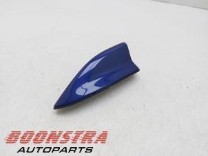 Gebruikte Antenne Toyota Yaris IV (P21/PA1/PH1) 1.5 12V Hybrid 115 Prijs € 49,95 Margeregeling aangeboden door Boonstra Autoparts