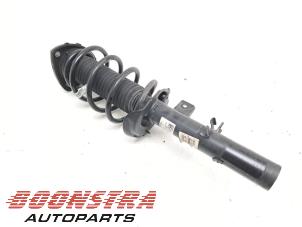 Gebruikte Mac Phersonpoot rechts-voor Volvo XC40 (XZ) 2.0 B4 16V Mild Hybrid Autom. Prijs € 169,95 Margeregeling aangeboden door Boonstra Autoparts