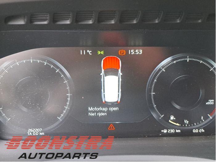 Tussenas van een Volvo XC90 II 2.0 D5 16V AWD 2015