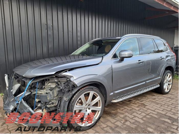 Tussenas van een Volvo XC90 II 2.0 D5 16V AWD 2015