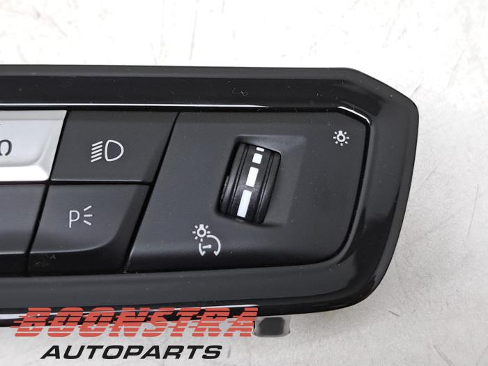 Licht Schakelaar van een BMW 4 serie (G23) 420i 2.0 TwinPower Turbo 16V 2022