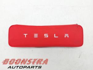 Gebruikte EHBO kit Tesla Model 3 Long Range, Performance AWD Prijs € 24,95 Margeregeling aangeboden door Boonstra Autoparts