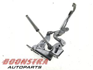 Gebruikte Scharnier Achterklep BMW 4 serie (G23) 420i 2.0 TwinPower Turbo 16V Prijs € 34,94 Inclusief btw aangeboden door Boonstra Autoparts