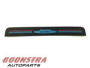 Gebruikte Sierstrip Mini Countryman (F60) 2.0 16V John Cooper Works ALL4 Prijs € 40,00 Inclusief btw aangeboden door Boonstra Autoparts