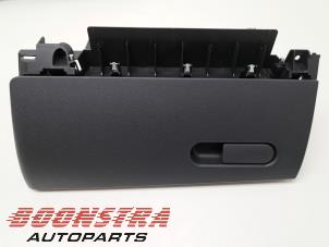 Gebruikte Dashboardkastje Mini Countryman (F60) 2.0 16V John Cooper Works ALL4 Prijs € 74,95 Inclusief btw aangeboden door Boonstra Autoparts