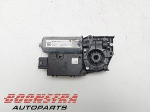 Gebruikte Schuifdak Motor Peugeot 2008 (UD/UK/UR/US/UX) e-2008 50 kWh Prijs € 99,95 Margeregeling aangeboden door Boonstra Autoparts