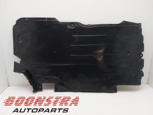 Gebruikte Beschermplaat bodem BMW X5 (G05) xDrive50e 3.0 24V Prijs € 48,34 Inclusief btw aangeboden door Boonstra Autoparts